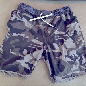 VUORI banks shorts. Size L
